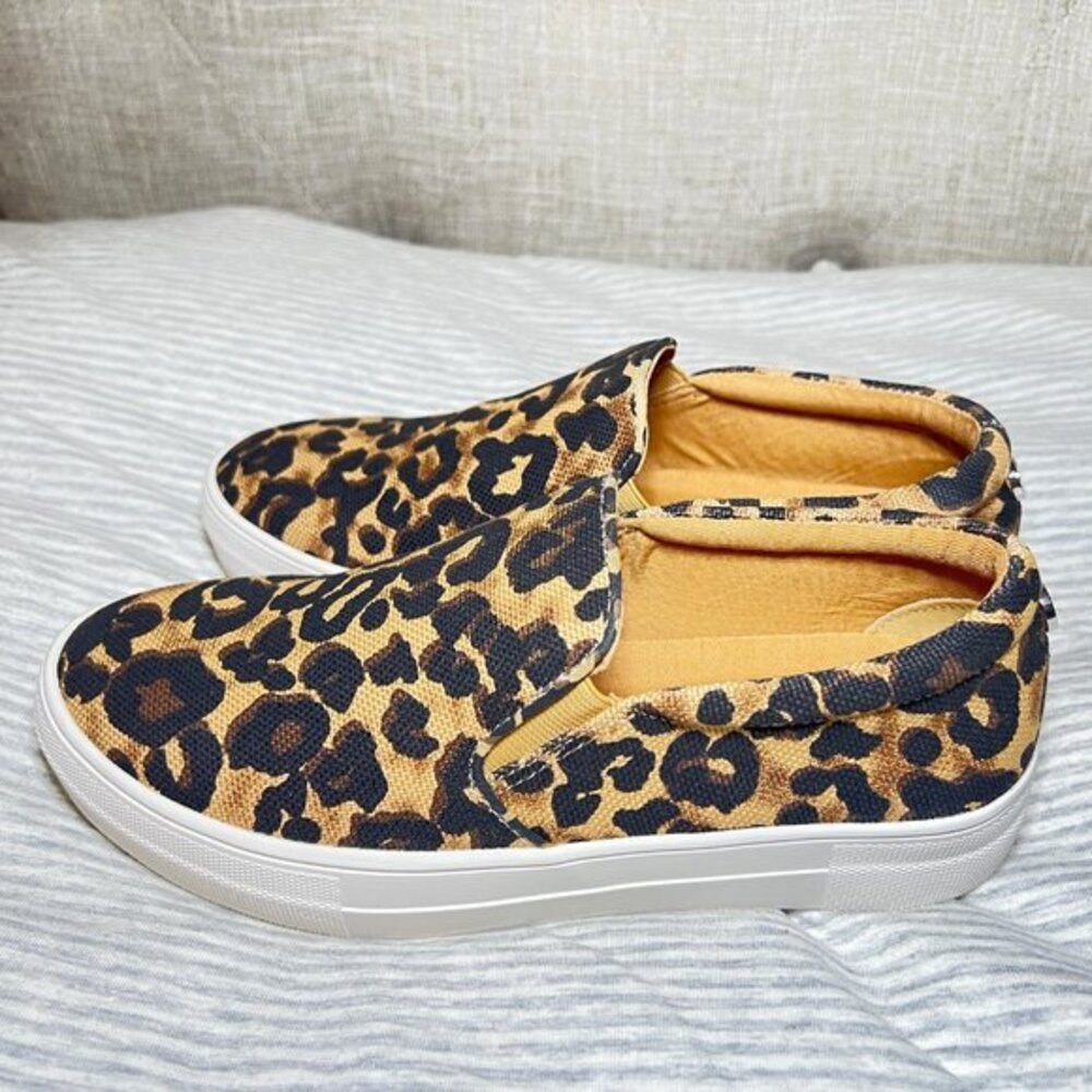 NWOT • Steve Madden Women's Gills Sneakers • Size 6.5 • *Never Worn*